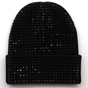 Bonnet en maille acrylique noire pour l'hiver orné de strass noirs brillants élégants