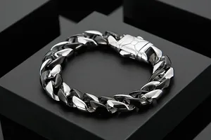 Bracelet à maillons cubains bicolore argent et noir sur décor géométrique