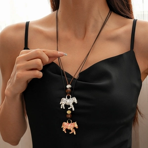 Ethnic necklace with adjustable wood beads and double horse pendants for a vintage look