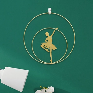 Goldenes Wanddekor aus Metall mit Ballett-Silhouette in eleganten runden Ringen