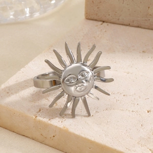 18K gold plated stainless steel sun face ring with rays in minimalist silver finish