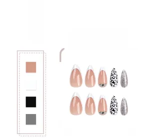 Details von Mandel-Nagelspitzen mit Leopardenmuster, rosa French Tips und Silberglitzer