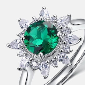 Vintage sunflower emerald ring with s925 silver and brilliant clear gemstone accents