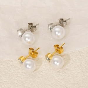 Boucles d'oreilles élégantes en acier titane et perles avec accents en cristal doré et argent