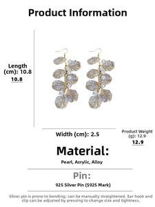 Détail des boucles d'oreilles à fleurs en acrylique avec aiguille en argent S925 et taille