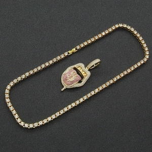 Chaîne tennis hip hop avec lèvres roses glacées et pendentif langue signe dollar