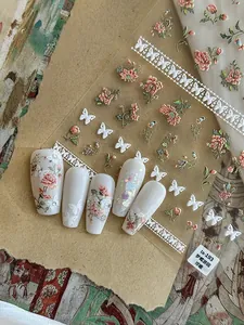Détail d'autocollants gaufrés pour ongles avec fleurs roses et papillon blanc, ta-193