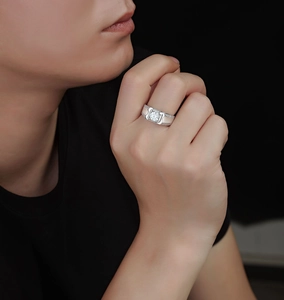 Close-up of a men's 925 silver moissanite ring with a large center stone on a male finger