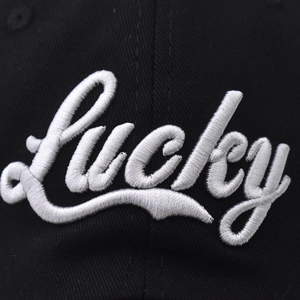 Casquette de baseball en coton noir avec broderie Lucky 3D blanche et texture sergé de coton