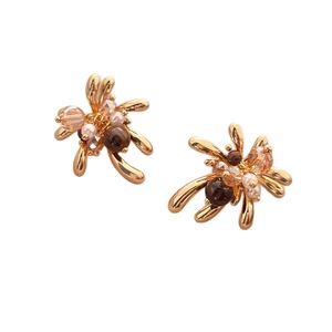 Orecchini dorati eleganti con occhio di tigre e perle dal raffinato design floreale
