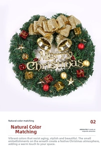 Détails de la couronne de Noël verte avec cloches dorées et signe Merry Christmas