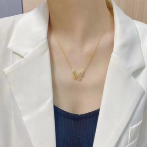 Elegant gold-plated butterfly necklace with sparkling zircon pavé on a thin O-chain