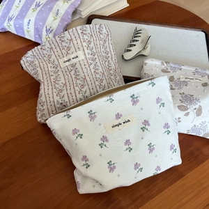 Florale Make-up-Taschen aus Segeltuch mit 'Simple Wish' Etikett in Vintage-Mustern