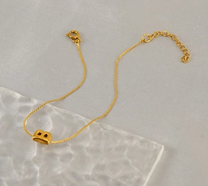 Detail of 18K gold-plated stainless steel bracelet with bold letter B pendant and clasp