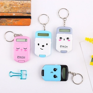 Schattige mini zakrekenmachine sleutelhanger in diverse kleuren voor scholieren en examens