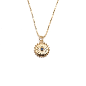 Collana dorata con ciondolo malocchio, zircone blu e piccoli cristalli chiari