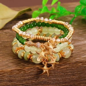 Set bracciali multistrato bohémien con perline verdi e ciondoli a stella marina