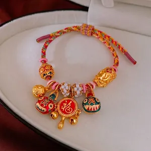 Bracelet tressé Pixiu plaqué or avec breloques porte-bonheur et cordon coloré