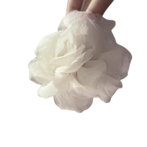 Elegante molletta per capelli a fiore in tessuto bianco organza per code di cavallo