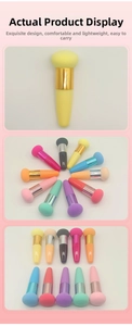 Vista dettagliata delle spugne trucco a fungo multicolore con manici ergonomici in colori pastello