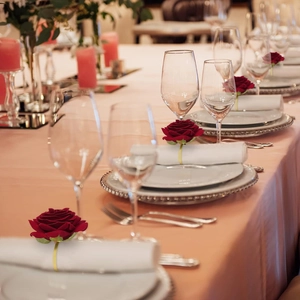 Set of 6 deep red handmade rose napkin rings with gold band for elegant wedding table decor