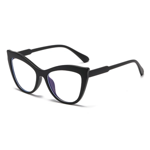 Chic black cat-eye anti-blue light glasses with oversized frames for a vintage look