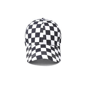 Gorra de béisbol clásica con estampado de cuadros blancos y negros y visera curva casual
