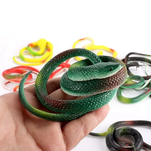 Collection de serpents factices réalistes aux couleurs vives pour décoration d'Halloween