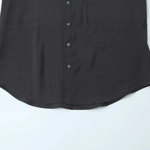Fashionable poplin shirt with a curved hem and buttoned placket in charcoal gray