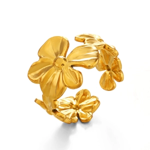 Bague florale minimaliste en acier inoxydable doré avec trois formes de fleurs