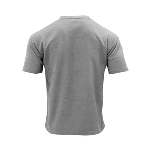 Macro-opname van grijs heren T-shirt met ademende wafelgebreide textuur en ronde hals