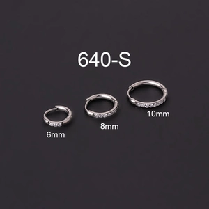 Tre misure di orecchini a cerchio in acciaio argento con zirconi 6mm 8mm 10mm stile moda