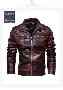 Detailansicht der weinroten Bikerjacke mit Schultersteppung und bestickten Emblem-Details