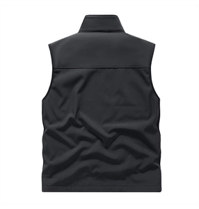 Rückansicht der schwarzen winddichten Softshell-Weste mit Stehkragen und Nähten