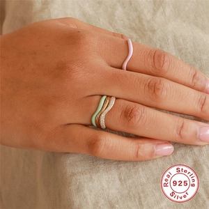 S925 sterling silver wavy rings with colorful enamel and zircon stones worn by model