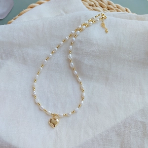 Freshwater Pearl Necklace With Heart Pendant 18K Gold Plated Copper Beaded Choker For Women Elegant Minimalist Jewelry