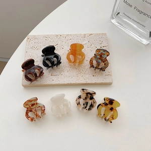 Lot de 8 mini pinces à cheveux en acétate léopard aux tons écaille et neutres