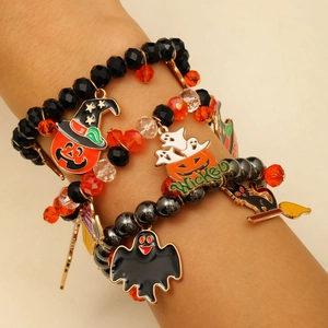 Pulsera de cuentas multicapa de Halloween con dijes de calabaza, fantasma y bruja