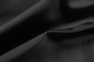 Vue macro d'un tissu noir côtelé montrant la texture détaillée et la finition de qualité