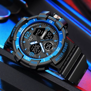 Gros plan sur la montre de sport étanche avec double affichage et chronographe digital
