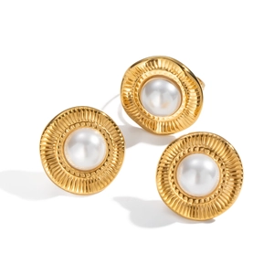 Elegant gold pearl jewelry set including stud earrings and ring for elegant banquet parties