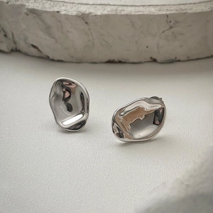 Minimalist S925 sterling silver stud earrings with irregular organic pebble design