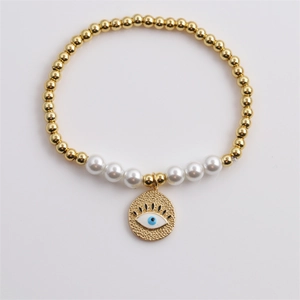 Bracciale occhio greco con perline dorate e perle bianche elegante da donna
