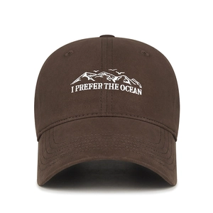 Casquette de baseball en coton marron foncé avec broderie de montagne et texte océan