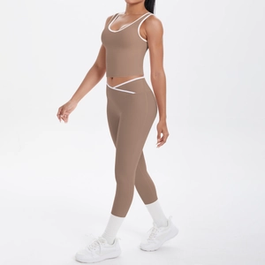 Close-up of contrast trim on cross high waist yoga leggings and sports bra set