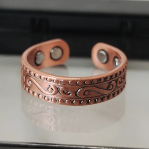 Adjustable magnetic copper ring with vintage floral engraving and four internal magnets