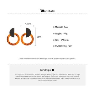 Detailed size chart of vintage resin hoop earrings with dimensions 6x4.5cm and 8.8g weight