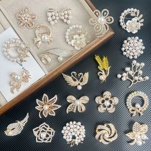 Elegant Vintage Brooch Pin Alloy Inlaid Faux Artificial Pearl Rhinestone Multi Style Butterfly Flower Clothing Accessories Women