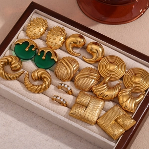 Vintage 18K gold-plated stainless steel stud earrings set in a beige wooden jewelry box