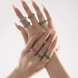 Anelli in acciaio inossidabile dorato con cristalli di zircone colorati da donna